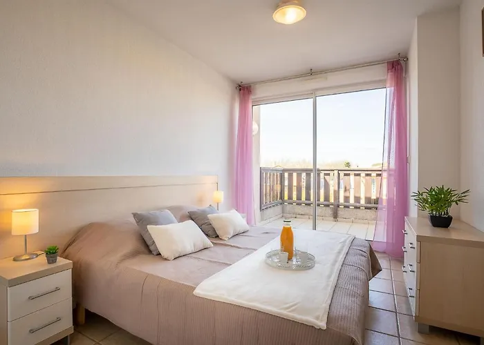 Les Embruns-13 By Interhome Daire *